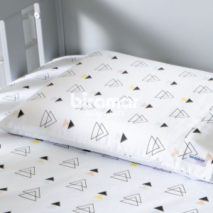 Fronha para Berço Estampada New York Triângulo Colorido