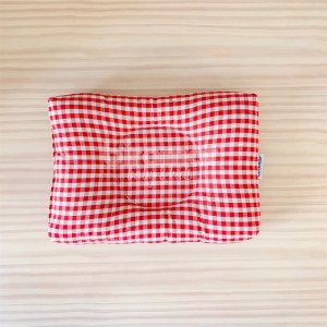 Travesseiro Anatômico para Bebê Xadrez Médio Vermelho