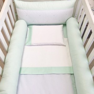 Kit Enxoval de Berço Glamour Verde com Rolos 9 Peças com Mosquiteiro