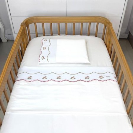 Lençol para Berço 3 Peças Percal 400 Fios Bico Bordado Cavalinho de Pau Rosê