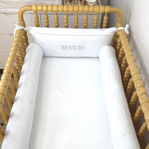 Kit de Berço Rolinho 4 Peças com Cabeceira Personalizada Piquet Branco / Bege