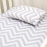 Lençol para Mini Cama 2 Peças Estampado Chevron Cinza  - Lençol c/ Elástico e Fronha