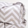 Bolsa com Trocador Brooklyn Chevron Cinza