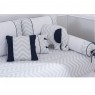 Kit Cama Babá 9 Peças com Saia Brooklyn Chevron Cinza/Marinho